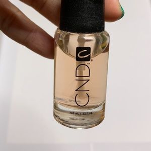 CND shiny glossy top coat nail